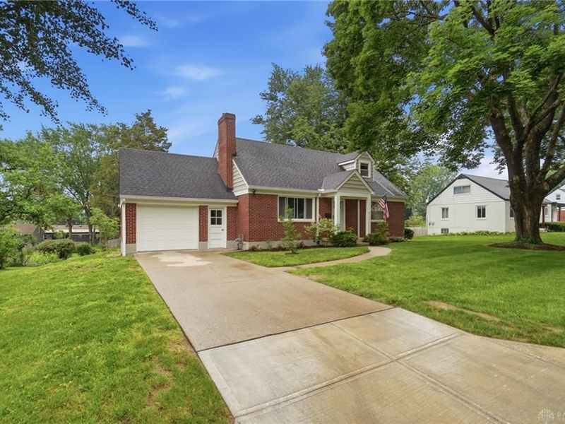 136 E Ridgeway Drive, Centerville, OH 45459 Photo 3