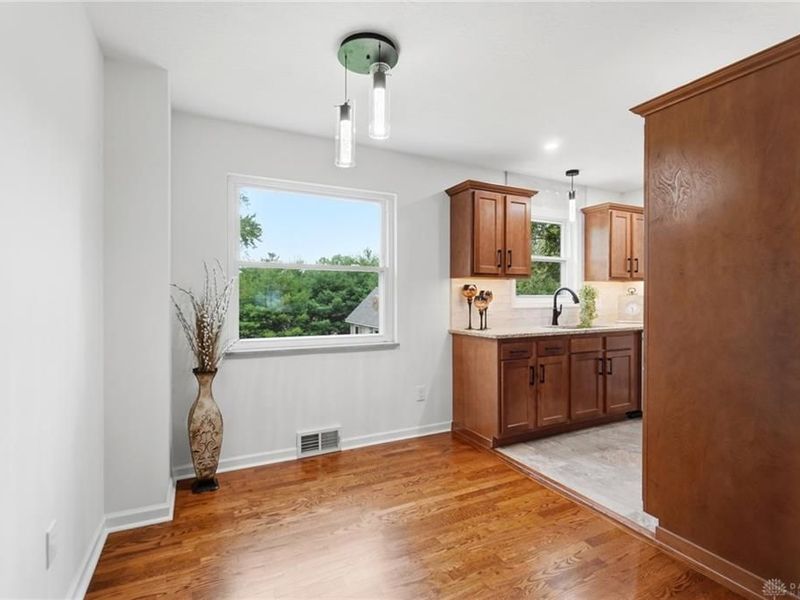 136 E Ridgeway Drive, Centerville, OH 45459 Photo 7