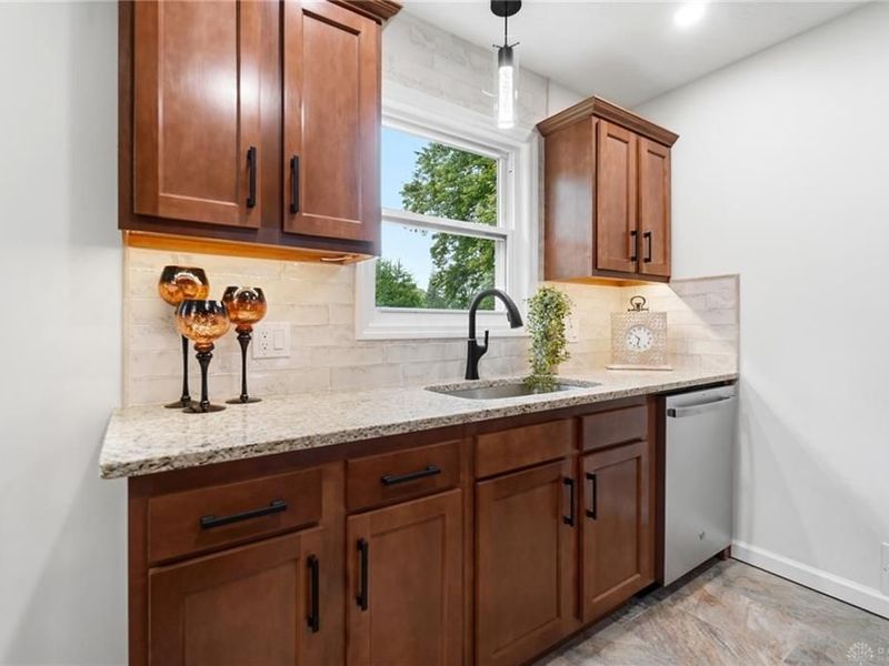 136 E Ridgeway Drive, Centerville, OH 45459 Photo 8
