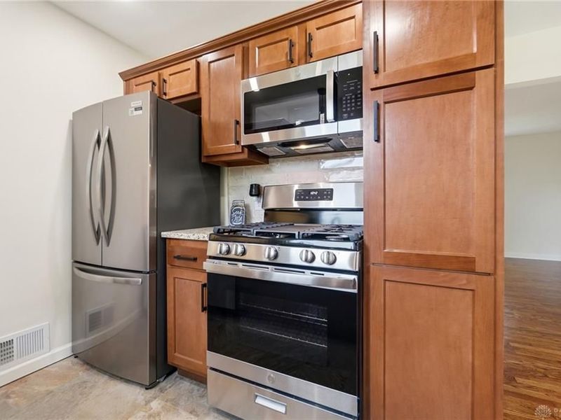 136 E Ridgeway Drive, Centerville, OH 45459 Photo 9