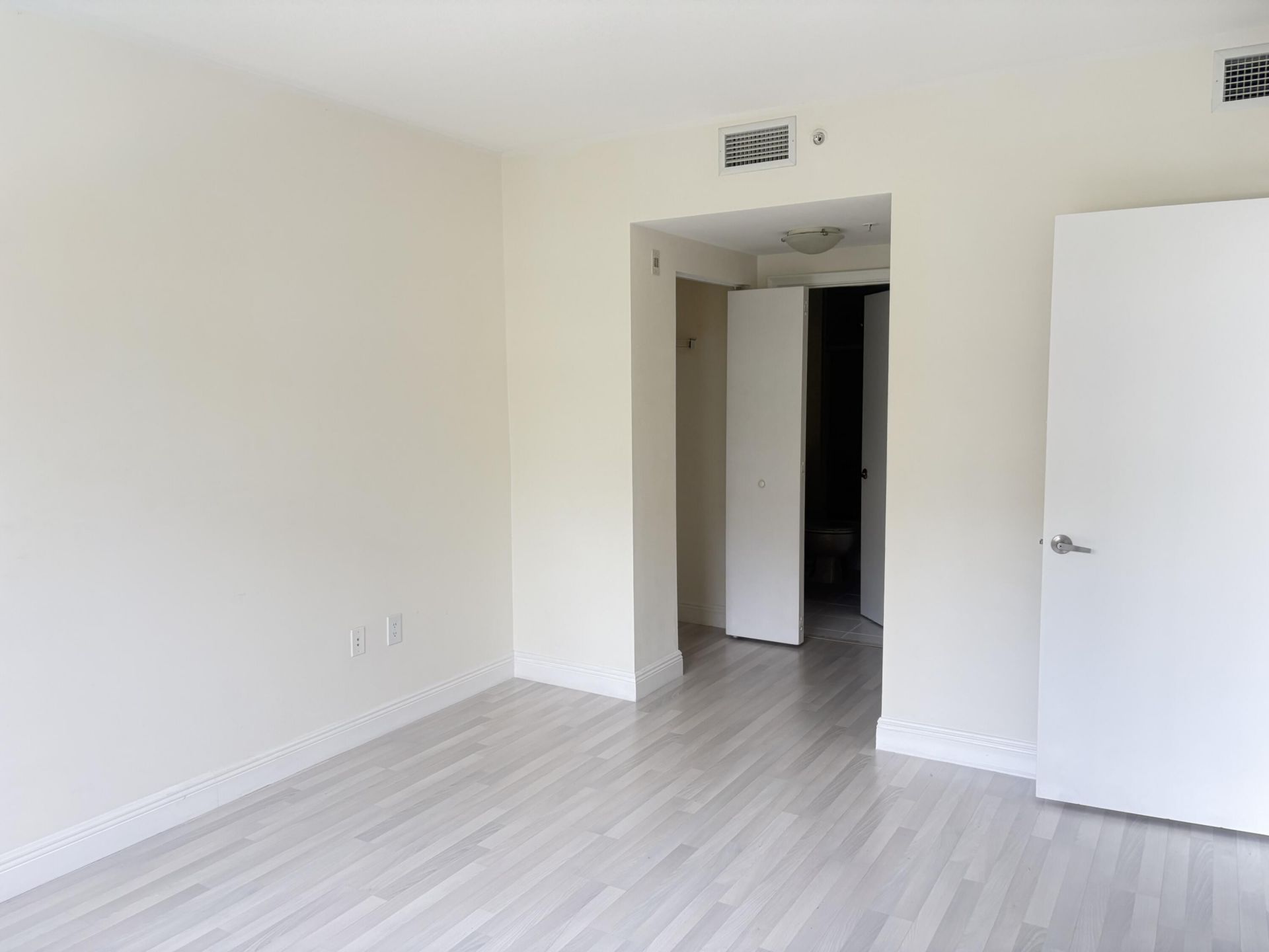 2775 NE 187th Street, Unit 325, Aventura, FL 33180 Photo