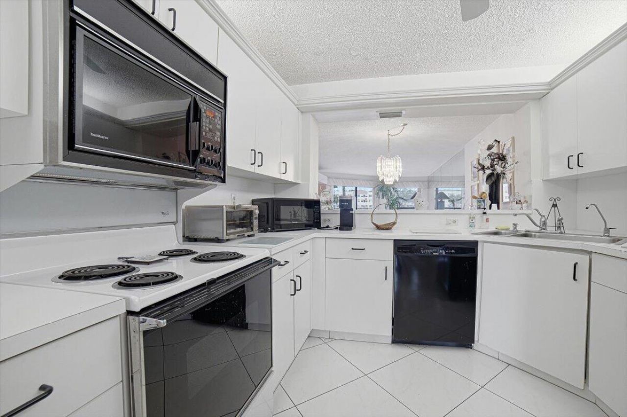 7501 Fairfax Drive, Tamarac, FL 33321 Photo