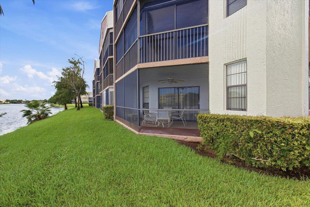 7501 Fairfax Drive, Tamarac, FL 33321 Photo
