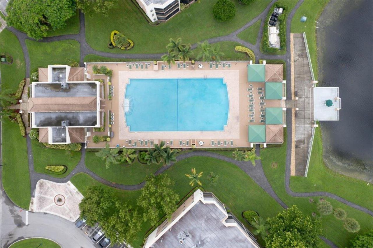 7501 Fairfax Drive, Tamarac, FL 33321 Photo