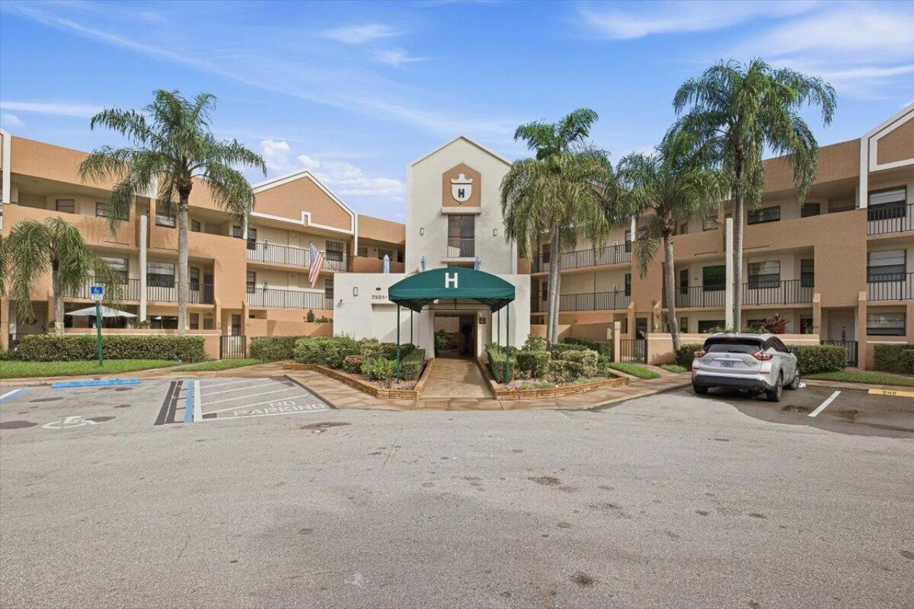 7501 Fairfax Drive, Tamarac, FL 33321 Photo