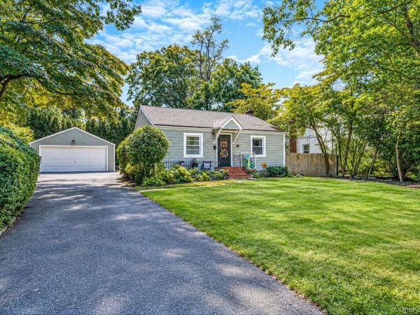 78 E 17th Street , Huntington Station, NY 11746
