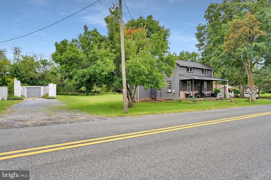 1443 RAILROAD ROAD, DAUBERVILLE, PA 19533