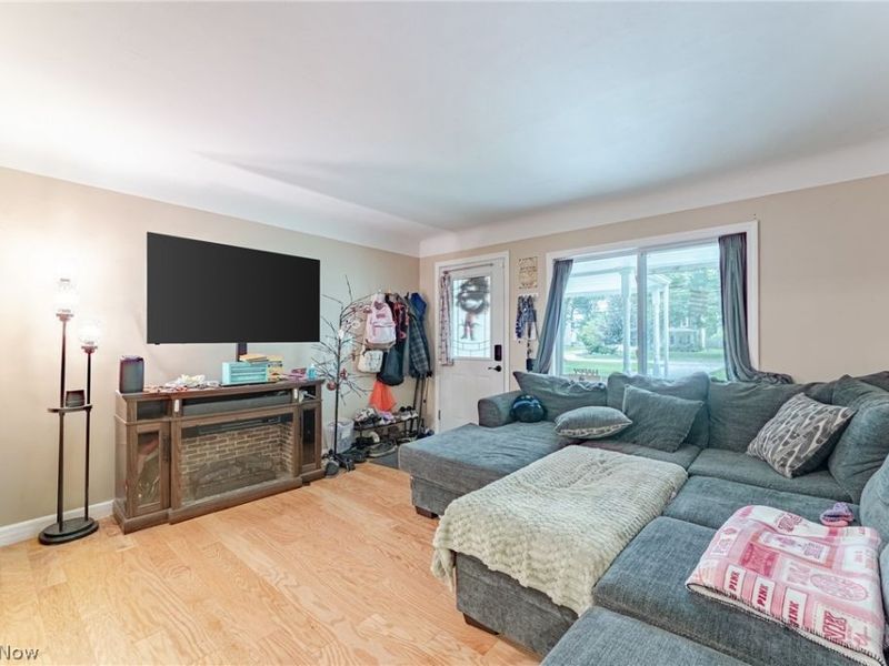 34561 Roberts Road, Eastlake, OH 44095 Photo 5