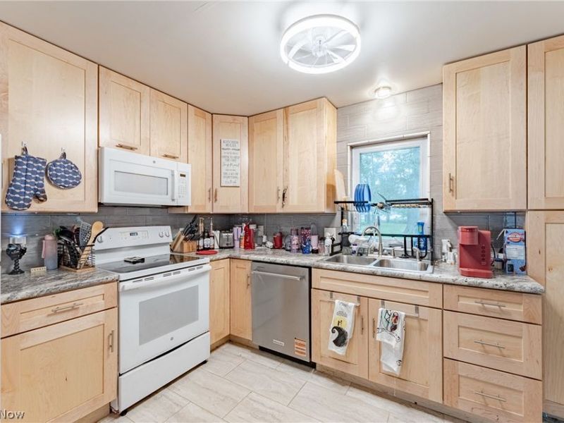 34561 Roberts Road, Eastlake, OH 44095 Photo 7