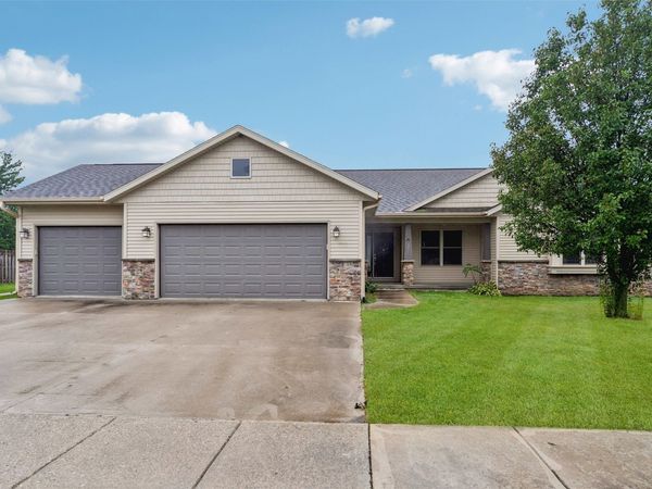 1507 S 10th Avenue W, Newton, IA 50208