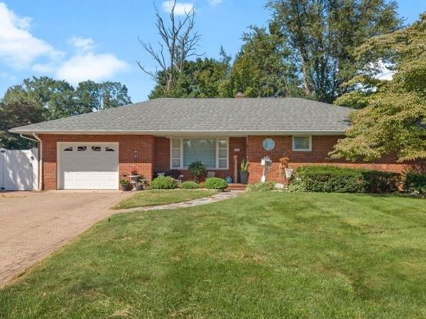 704 3Rd St, Dunellen, NJ 08812
