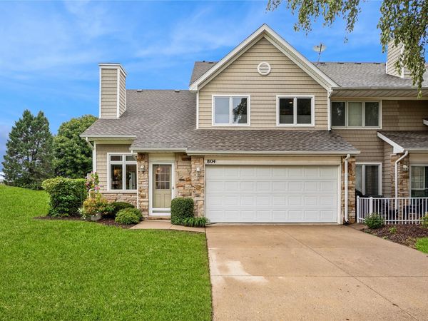 811 Burr Oaks Drive, Unit 804, West Des Moines, IA 50266