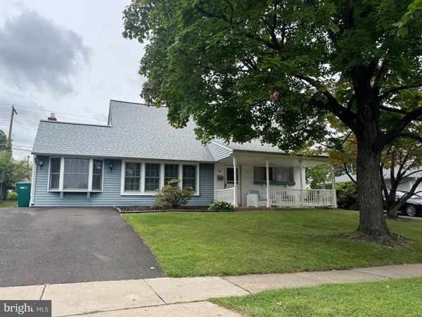 98 TWIN OAK DRIVE, LEVITTOWN, PA 19056