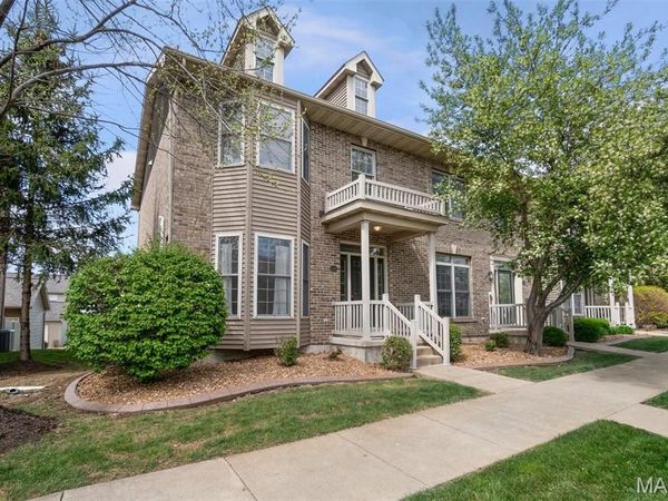 520 Queens Court Place , St Peters, MO 63376
