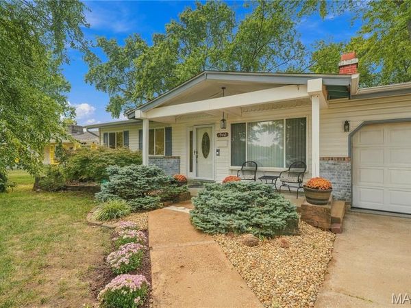1940 Danelle Drive, Florissant, MO 63031