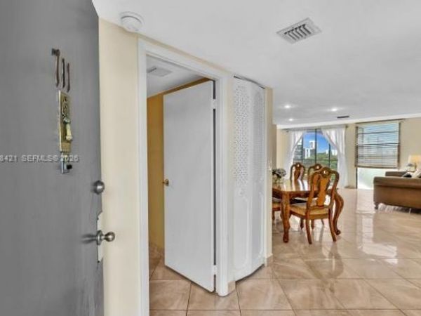 20400 W Country Club Dr , Unit 711, Aventura, FL 33180
