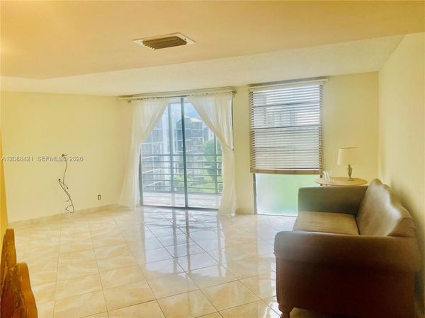 20400 W Country Club Dr , Unit 711, Aventura, FL 33180