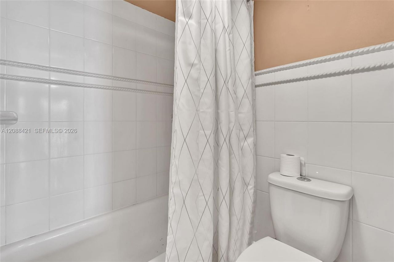 20400 W Country Club Dr , Unit 711, Aventura, FL 33180 Photo