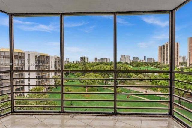 20400 W Country Club Dr , Unit 711, Aventura, FL 33180 Photo
