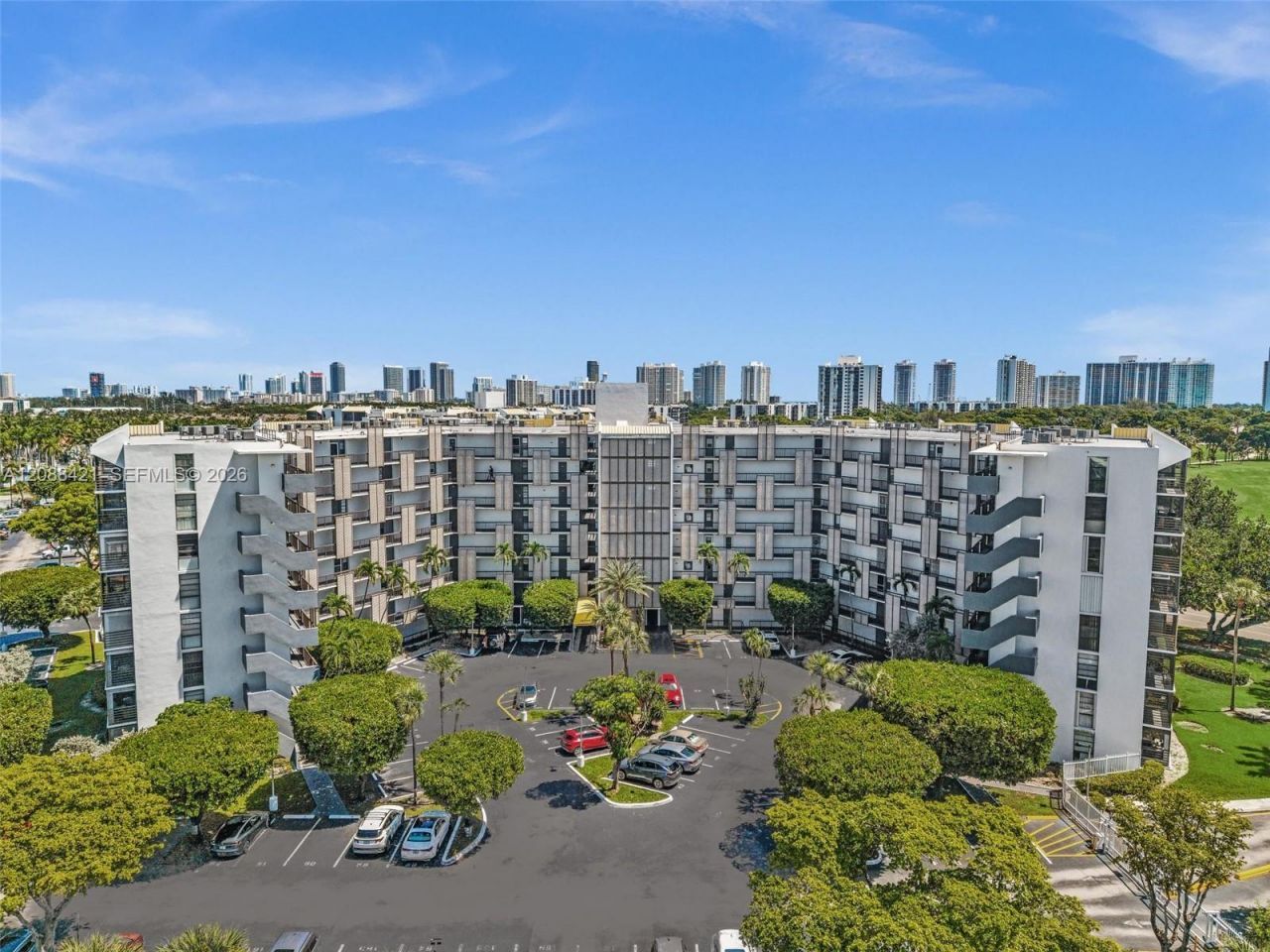 20400 W Country Club Dr , Unit 711, Aventura, FL 33180 Photo