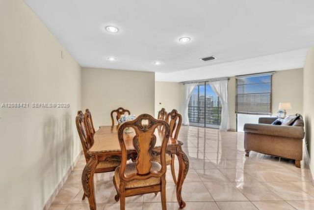 20400 W Country Club Dr , Unit 711, Aventura, FL 33180 Photo
