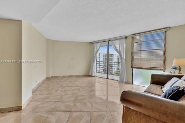 20400 W Country Club Dr , Unit 711, Aventura, FL 33180 Photo