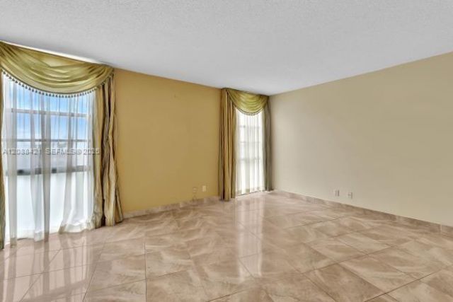 20400 W Country Club Dr , Unit 711, Aventura, FL 33180 Photo