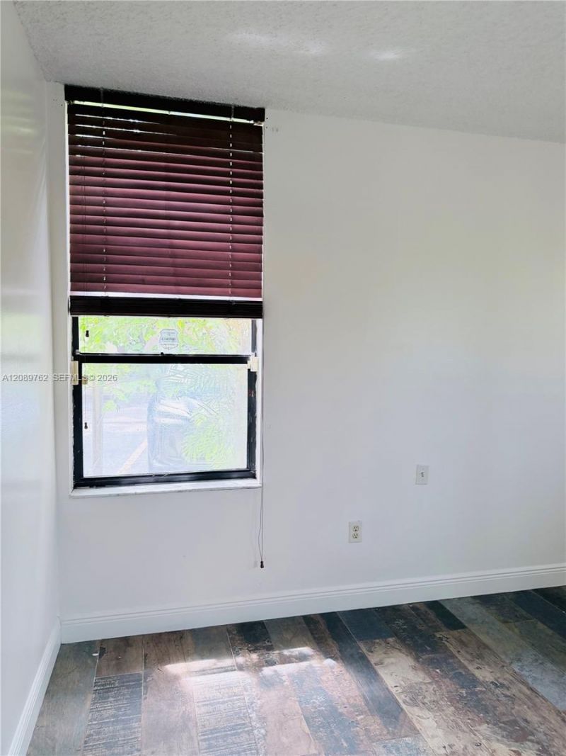 800 NE 199th St, Unit 101D, Miami, FL 33179 Photo