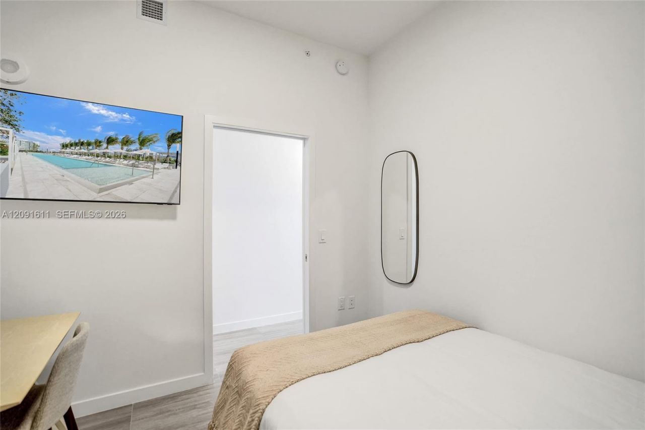 580 72nd St , Unit 813, Miami Beach, FL 33141 Photo