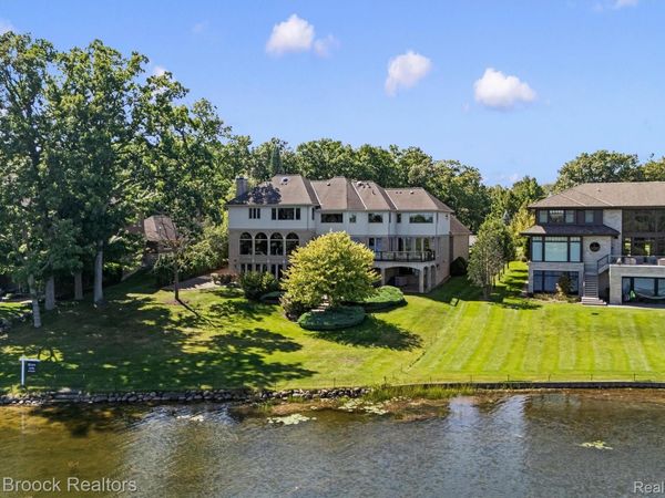 1832 Long Lake Shore Drive , Bloomfield Township, Mi 48302