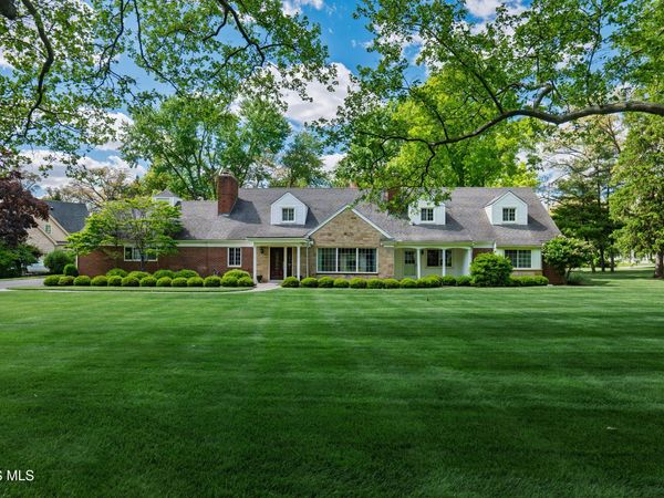 2953 Westchester Road, Ottawa Hills, OH 43615