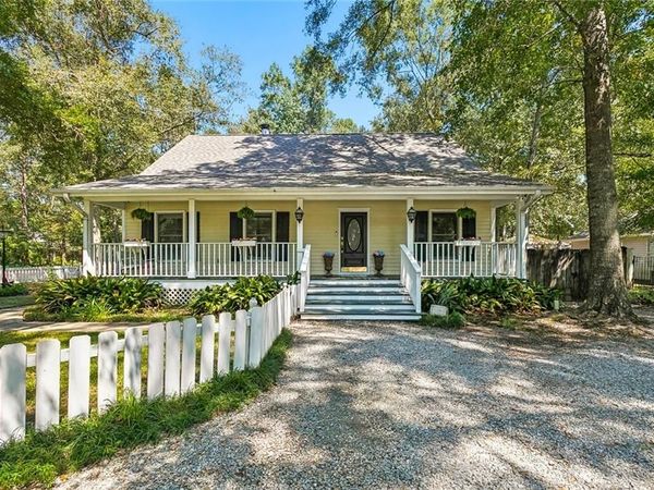 811 MONTMARTRE Street , Mandeville, LA 70448