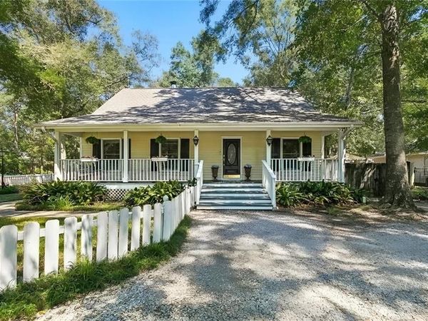 811 MONTMARTRE Street , Mandeville, LA 70448