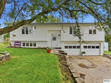 13911 Lisa Circle, Omaha, NE 68138