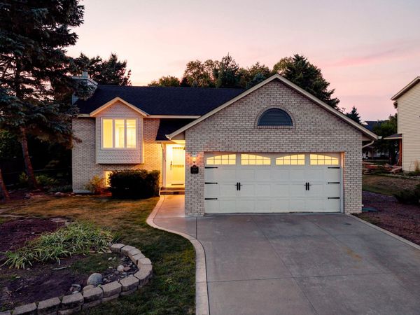 2824 Mckinley Drive , Woodbury, MN 55125