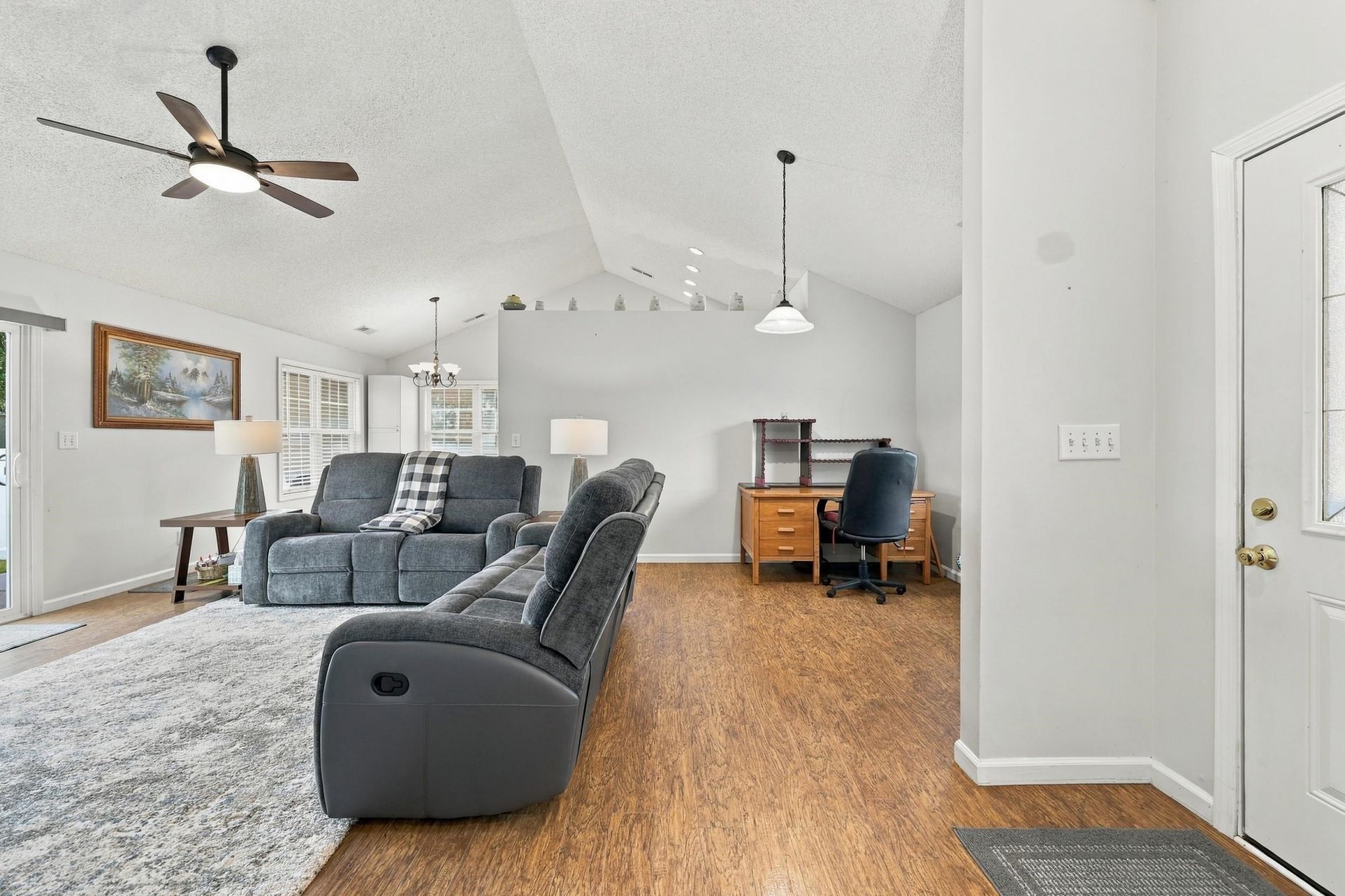 9650 Bradford Ln. Photo 10