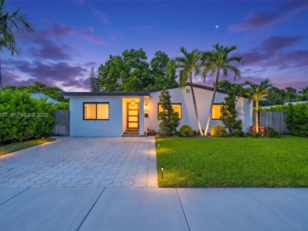 6021 SW 17th St , Miami, FL 33155