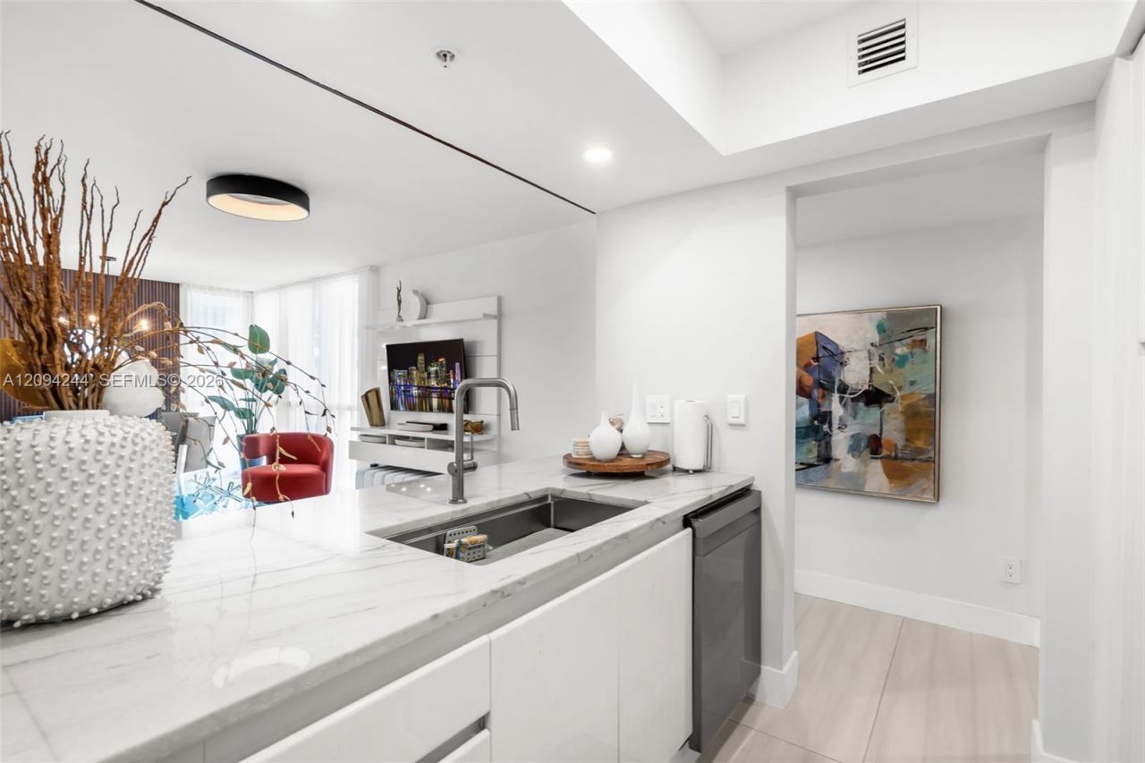 1500 Ocean Dr , Unit 707, Miami Beach, FL 33139 Photo
