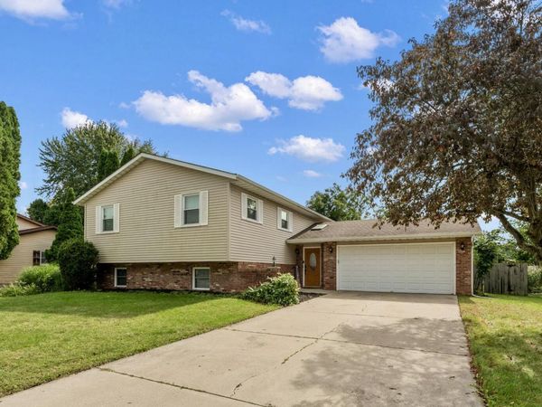 301 Primrose Circle , Chesterton, IN 46304
