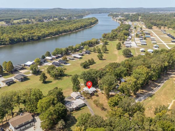 174 Beechview Dr , Clifton, TN 38425