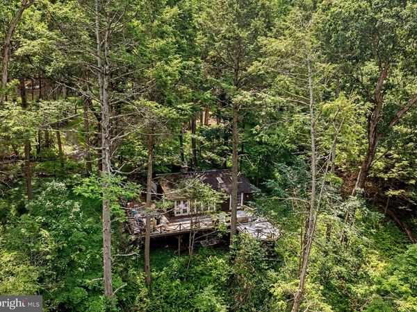10 LEDGE LANE, PIPERSVILLE, PA 18947
