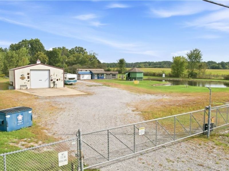 16428 W Akron Canfield Road, Youngstown, OH 44401 Photo 4