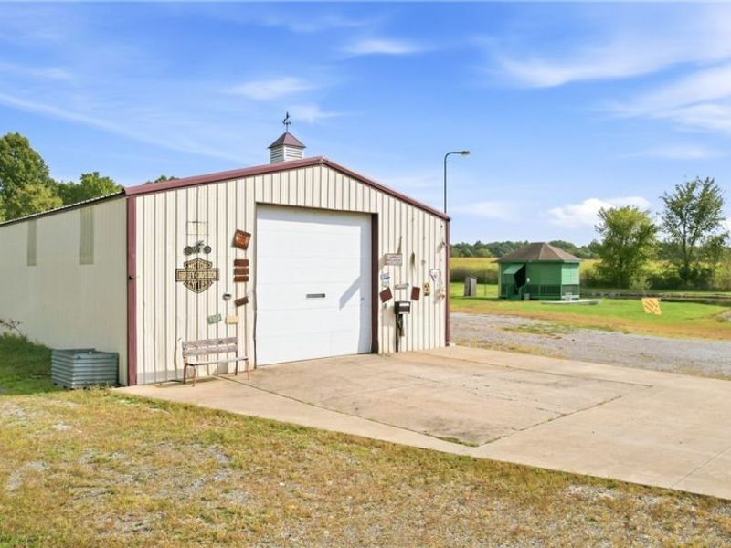 16428 W Akron Canfield Road, Youngstown, OH 44401 Photo 5