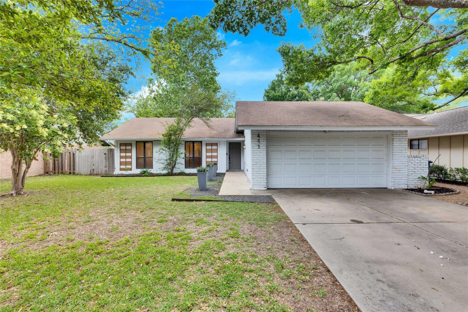 411 Chihuahua Trl, Austin, TX 78745 Main Photo
