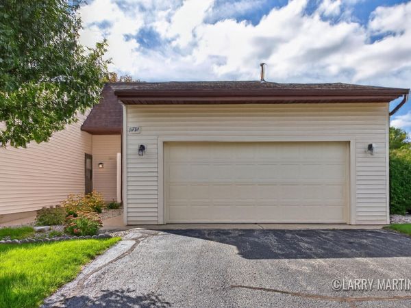 2752 Stonebluff Drive SW, Unit 99, Wyoming, MI 49519