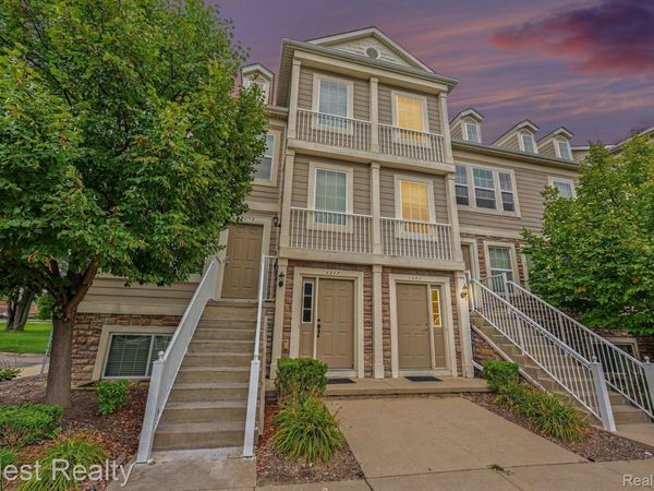 1081 Foxboro , Troy, Mi 48083
