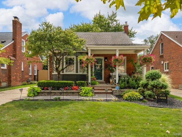 1993 Anita Avenue , Grosse Pointe Woods, Mi 48236