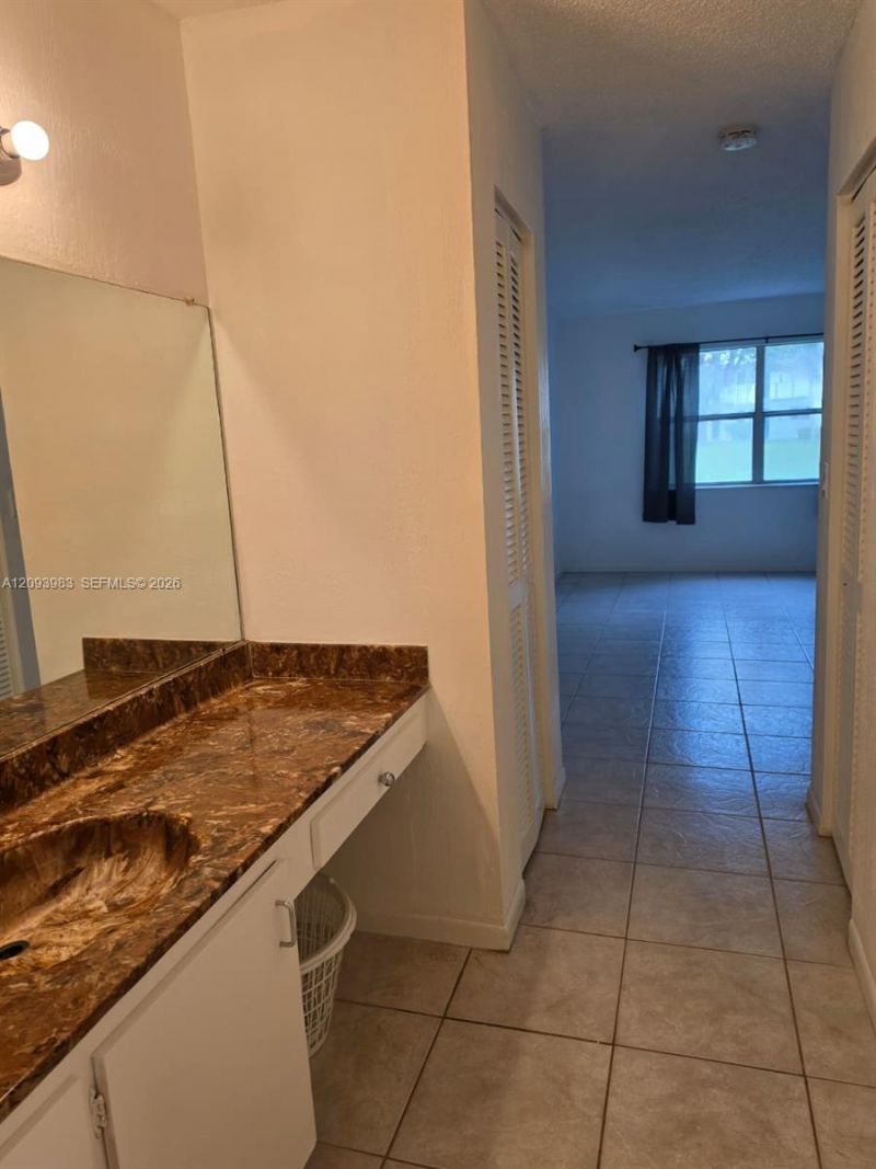 5961 N Falls Cir Dr , Unit 109, Lauderhill, FL 33319 Photo
