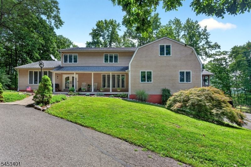 5 Beechwood Rd, Blairstown, NJ 07832 Main Photo