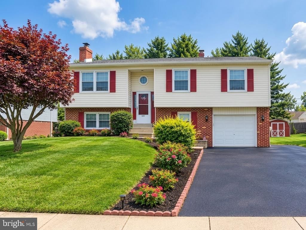 420 KRISTINE COURT , UPPER CHICHESTER, PA 19061